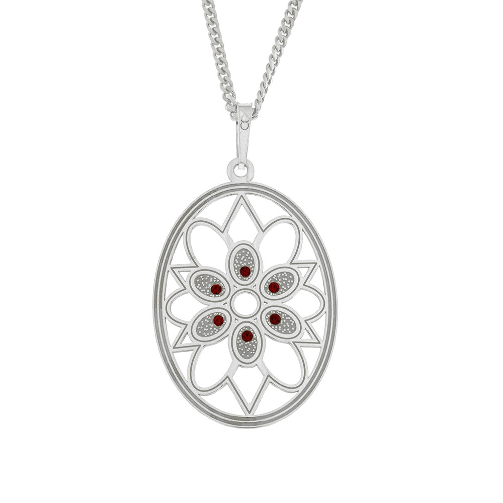 Stříbrný přívěsek na stříbrném řetízku, zdobený kamínky, vyvolává vzpomínku na zručné ruce babičky či prababičky, vytvářející háčkovanou krásu.