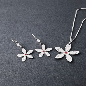 Stříbrný set přívěsku, řetízku a náušnic Floria